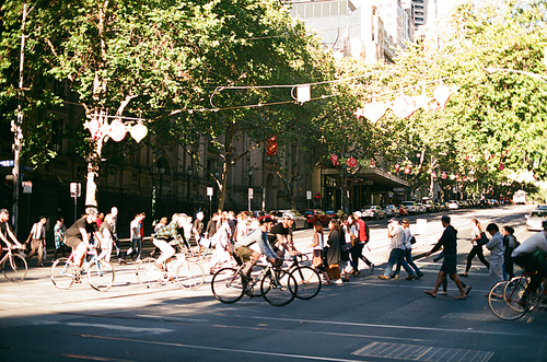 호주 멜버른의 자전거를 타고 다니는 사람들 필름사진 (NN015_007)