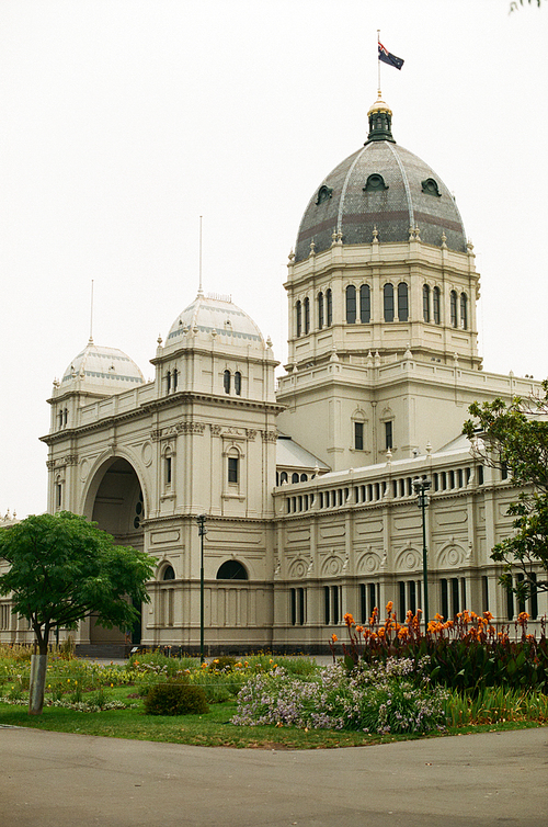 호주 멜버른의 왕립전시관 칼튼가든 필름사진 (NN015_013)