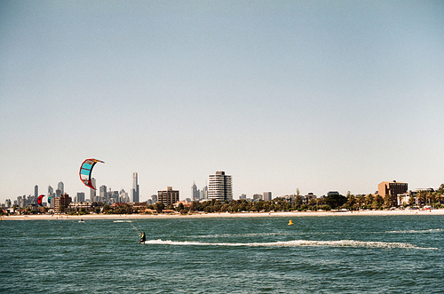 호주 멜버른의 세인트킬다 비치에서의 서핑보드 필름사진 (NN015_029)