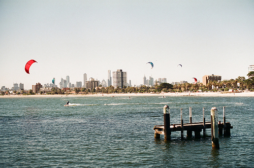 호주 멜버른의 세인트킬다 비치에서의 서핑보드 필름사진 (NN015_030)
