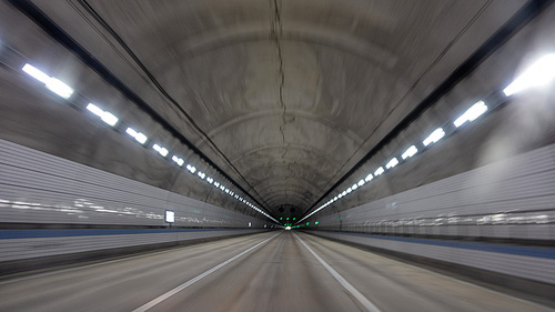 자동차도로 터널