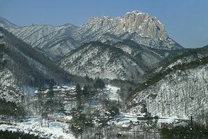 케이블카에서 바라본 울산바위와 신흥사