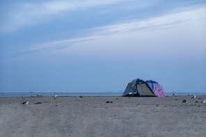 바닷가 텐트