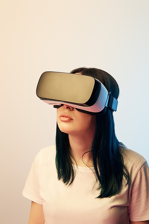 유토이미지 | attractive brunette girl wearing virtual reality headset on ...
