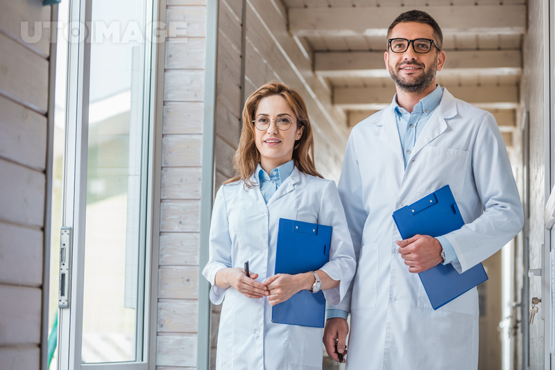 유토이미지 | two veterinarians in white coats walking with clipboards in veterinary clinic