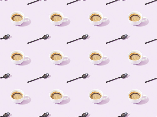 cups of coffee and spoons on violet, seamless background pattern