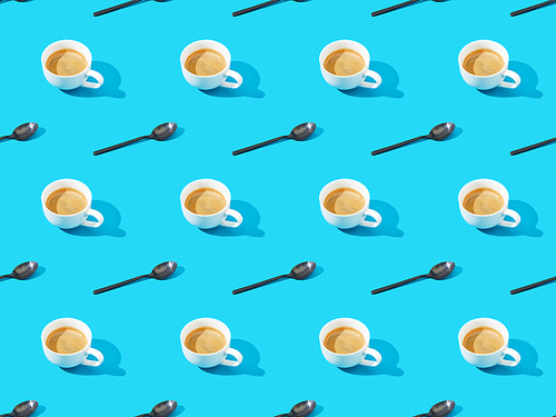 cups of fresh coffee and spoons on blue, seamless background pattern