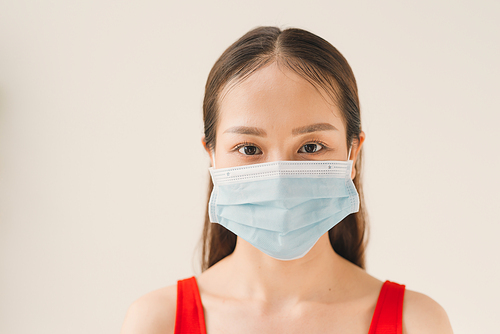 Woman wearing face mask protect filter pm2.5 anti pollution, anti smog and viruses. Air pollution, environmental concept.