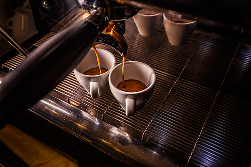 Brewing two espresso's on a modern espresso machine