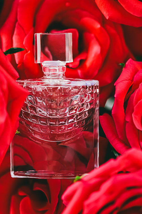 Red roses and perfume in summer, perfumery as luxury gift, beauty flatlay background and cosmetic product ad.