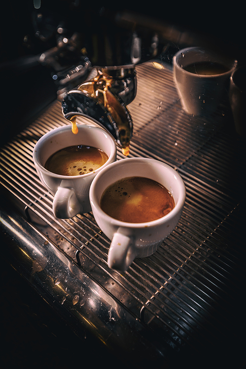 Coffee machine makes two coffee