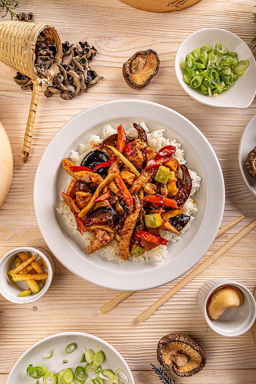 Boiled white rice with ear wood mushrooms, chicken breast and vegetables