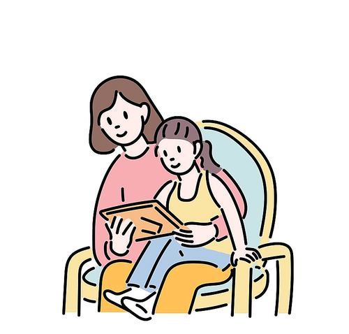 엄마가 딸을 무릎에 앉혀놓고 액자를 보고 있다.