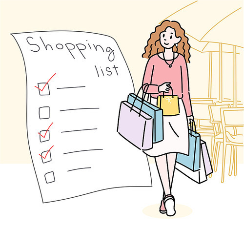 한 여성이 양손에 쇼핑백을 잔뜩 들고 걷고 있다. 쇼핑리스트에 항목이 체크되어 있다.