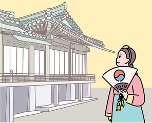 한복을 입고 부채를 든 소녀가 전통 건물을 보고 있다.