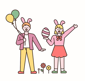 귀여운 소년과 소녀가 토끼 머리띠를 하고 부활절달걀과 풍선을 손에 들고 있다.