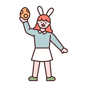 토끼 머리띠를 한 소녀가 계란을 들고 서있다.