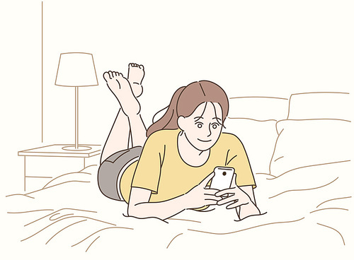 한 소녀가 침대에 편안하게 엎드려 휴대폰을 보고 있다. 손그림 스타일 일러스트레이션.