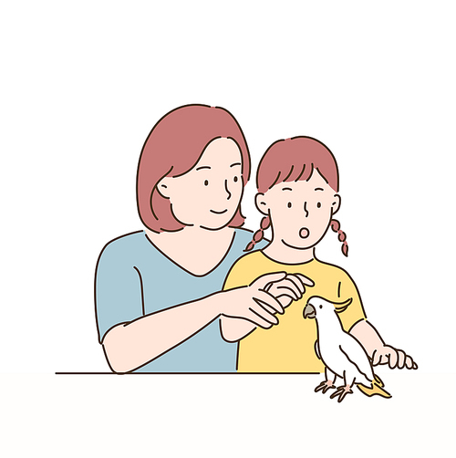 엄마와 딸이 앵무새를 손으로 만져보려 하고 있다. 손그림 스타일 일러스트레이션.