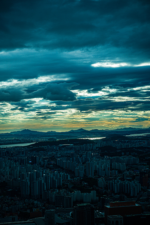 노랗게 물들어가는 서울의 저녁 풍경