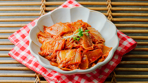 매콤하게 맛있는 한국 음식 김치볶음 요리