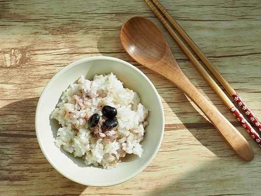 콩 잡곡밥과 숟가락, 젓가락