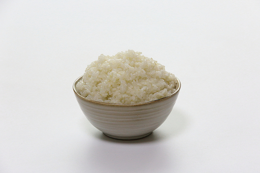 하얀배경에 따뜻한 쌀밥 한그릇
