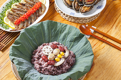한국 건강 음식 연잎 영양밥