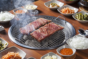 한국인 으뜸 보양식 한방백숙