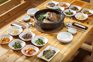 한국인 으뜸 보양식 한방백숙