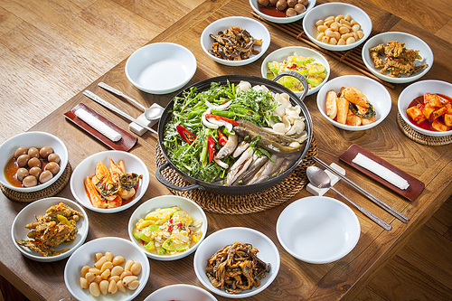 한국 전통 보양식 민물고기 매운탕