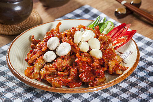 한국 전통 먹거리 닭발 볶음요리