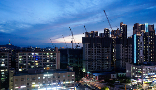건설 크레인 및 서울, 한국의 야경