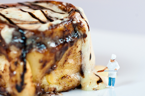 Miniature Chef with the giant Cinnamon roll