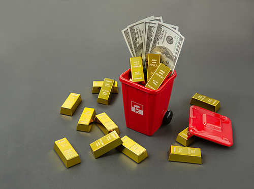 금융위기 달러, 금 가치 하락으로 쓰레기통에 버려짐