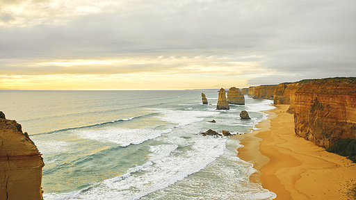 바다와 절벽, 놀라운 풍경이 있는 호주의 그레이트 오션 로드.