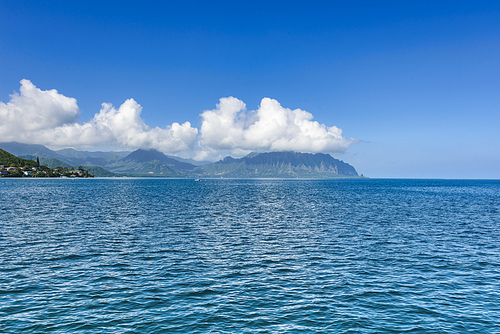 하와이 오아후섬 쿠알로아랜치의 산과 바다풍경