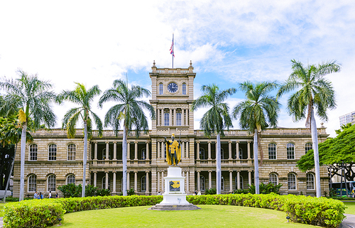 하와이 이올라니 궁전과 하와이 초대 군주 카메하메하 동상