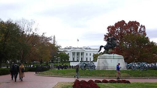 미국 백악관 앞 도심의 거리와 공원에서 운동하는 사람의 일상