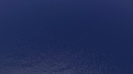 태평양 푸른 바다에 산호섬이 넓게 이어진 항공 촬영 영상