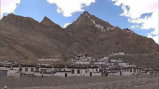 티벳 마을과 고대유적
