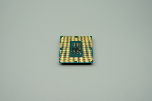 LGA 1155타입 CPU 뒷면, 회색배경